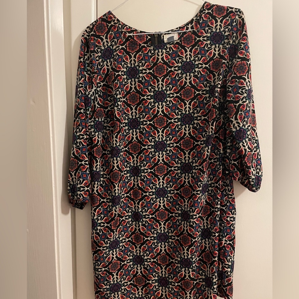 Old Navy patterned long sleeve shift dress.